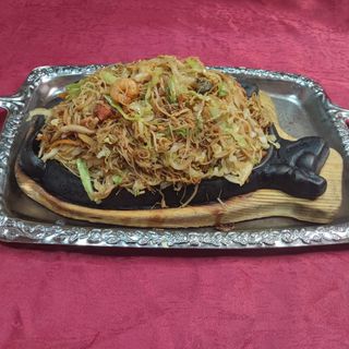 147. Морски деликатес с оризово фиде и яйца (600гр)