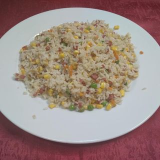 129. Пържен ориз с шунка и яйца (700гр)