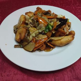 91. Панирана бяла риба със зеленчуци (700гр)