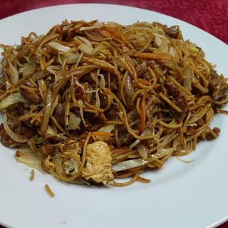 132. Пържени спагети със свинско и яйца (700гр)