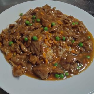 172. Свинско върху варен ориз (700гр)