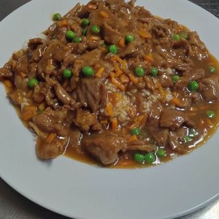 173. Телешко върху варен ориз (700гр)