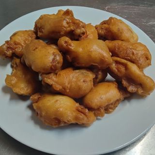 622. Панирани пилешки крилца (16бр)