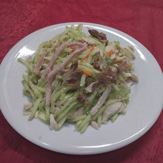 10. Салата от шунка, пилешко и патешко на лентички (300гр)