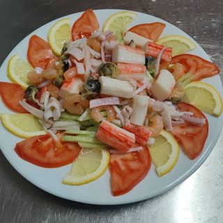 405. Салата морски деликатеси (400гр)