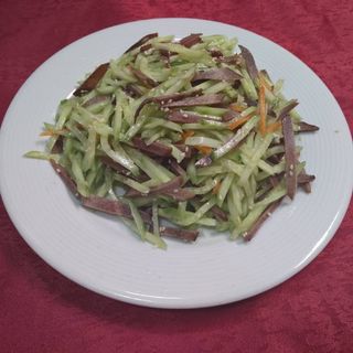 153. Салата с свински език и краставици (300гр)