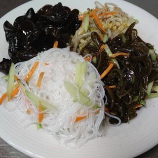 408. Салата специалитет на заведението (300гр)