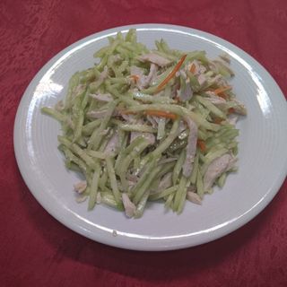 9. Салата от пилешко на лентички с краставици (300гр)