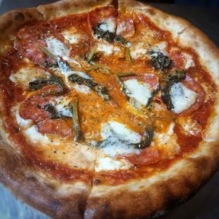 Пица Provolone Piccante