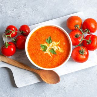 Домашна крем супа с червена чушка и сняг от краве сирене (300г)