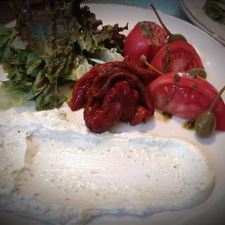 Салата с домашно печени чушки (400г)