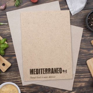 Разядка свежи бокончини с чери домати конфи и трюфелова паста, поднесена с прясно изпечени филийки хляб