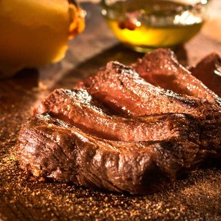 Стек от конско бон филе с гриловани зеленчуци и запечени картофи