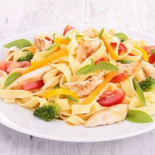 Талиатели с пиле и броколи