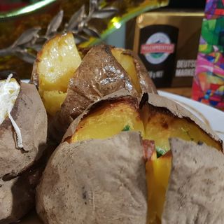 Цели печени картофи на пещ с масло и самардала (450г)