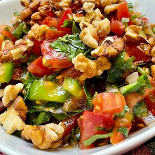 Орехова салата