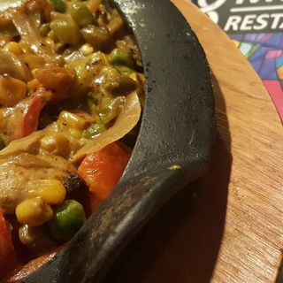 Вегетариански зеленчуков сач със сладко от къри