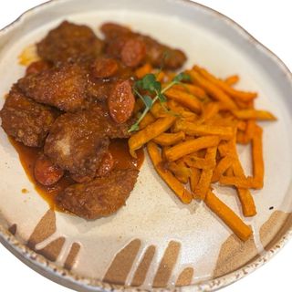 Вълчи хапки с чоризо и сладки картофки