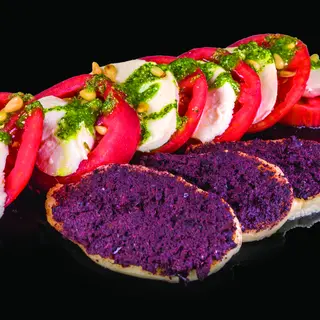 Салата Моцарела с кедрови ядки (350 гр.)
