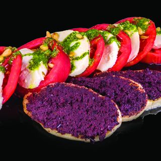 Салата Моцарела с кедрови ядки (380г)