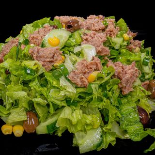 Зелена салата с яйце (300г)