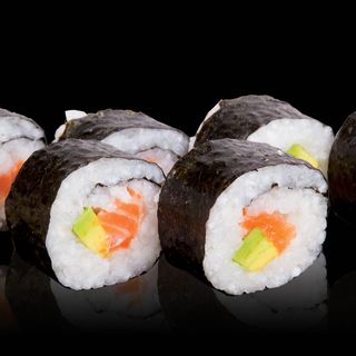 Футомаки сьомга и авокадо 6 броя (160г)