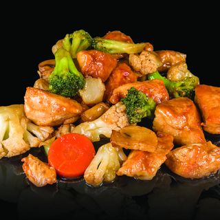 Пиле с ароматни зеленчуци (350г)