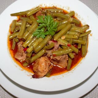 Свинско със зелен боб