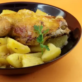 Пиле с картофи