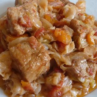 Свинско със зеле