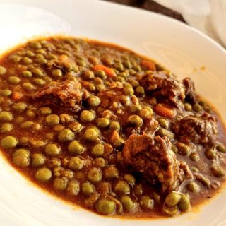 Телешко с грах