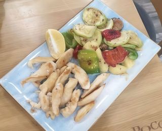 Пилешки бон филенца с гарнитура зеленчуци на плоча (400гр)