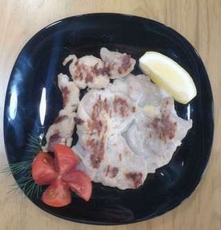 Сочна пилешка пържола от бут (200гр)