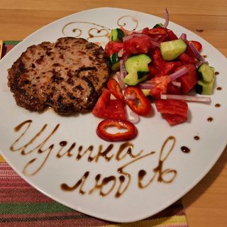 Плескавица с бекон и кашкавал 