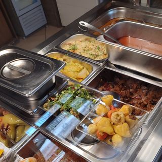 Суджук на скара с гарнитура и разядка