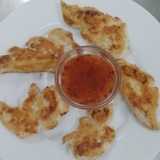 Пилешко филе с пармезанова панировка и сладко чили (250г)