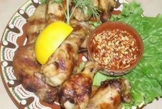 Пилешки крилца с BBQ сос
