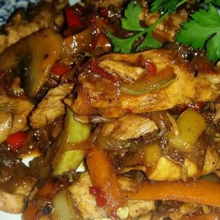 Пиле със зеленчуци (200гр)