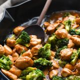 Пилешки късчета с броколи