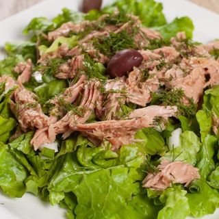 Салата с риба тон