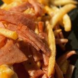 Пържени картофи с бекон и вегета