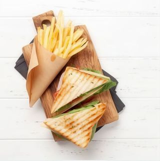 Сандвич с пилешко филе, кашкавал и яйце (350г)