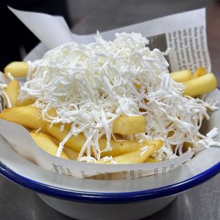 Порция картофи със сирене