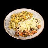 Пилешки късчета с гъби и мачкан картоф (380гр)