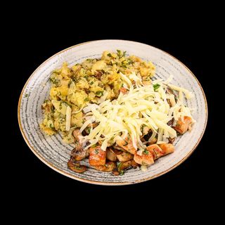 Пилешки късчета с гъби и мачкан картоф (380гр)