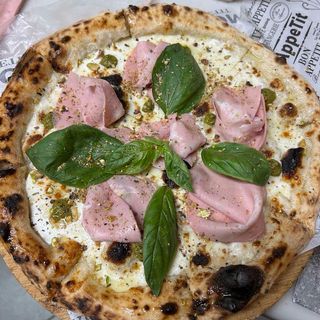 Пица Мортадела е пистакио (30см)