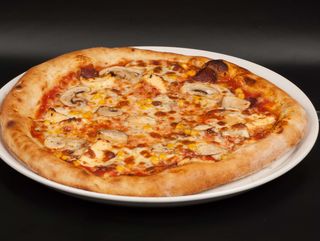 Пица Куатро Салуми  Голяма Класическа