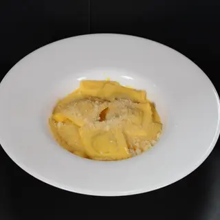 Равиоли с манатарка и пармезан