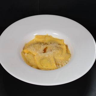 Равиоли с манатарка и пармезан