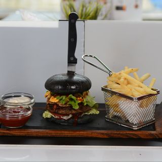 Бургер с черно хлебче бриош